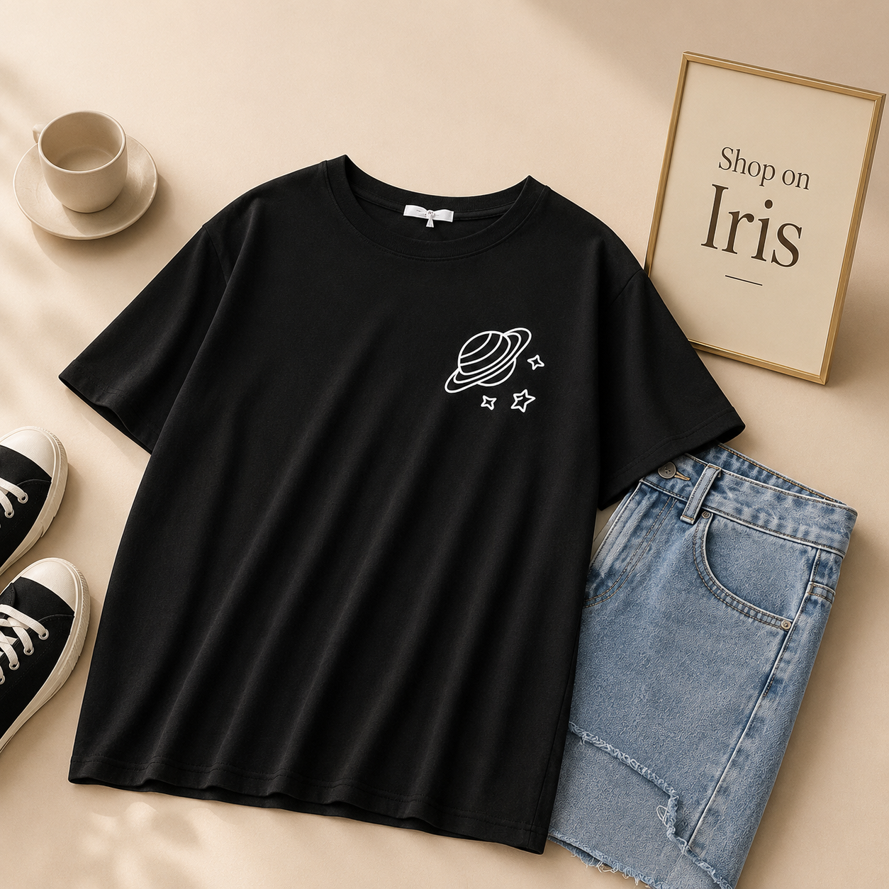 BLACK TSHIRT SATURN ON POCKET