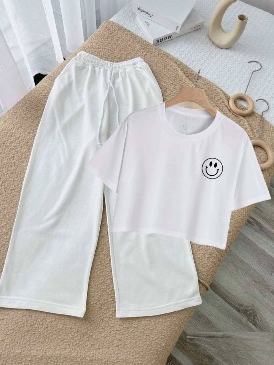 WHITE FLAPPER-WHITE CROP TEE POC SMILE