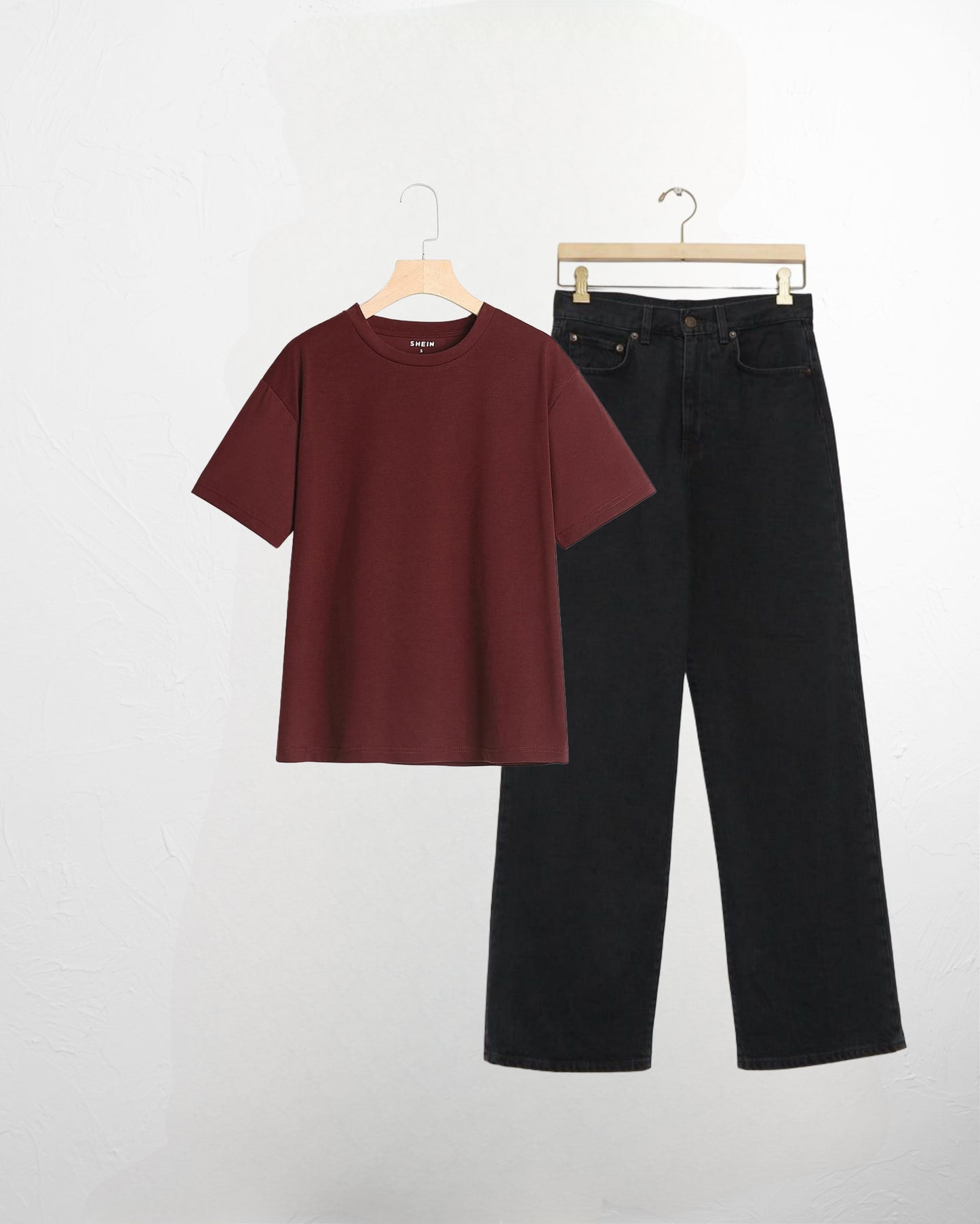 MAROON TSHIRT-BLACK JEANS