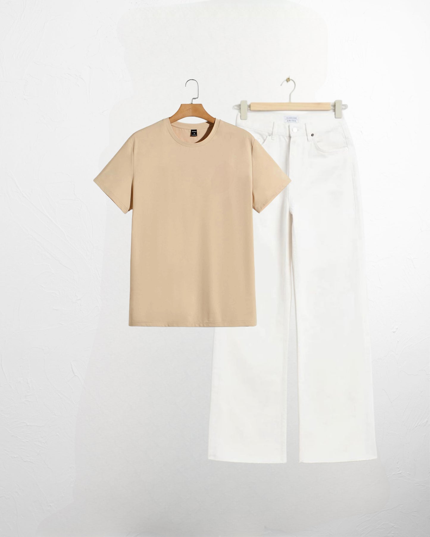 BEIGE TSHIRT-WHITE JEANS