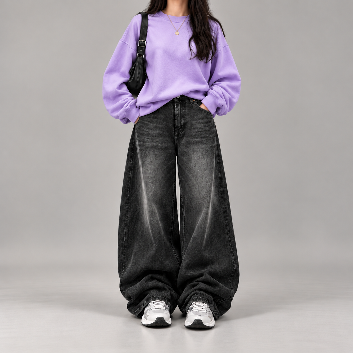 Lalic Sweatshirt With Black Vintage Faded Jeans