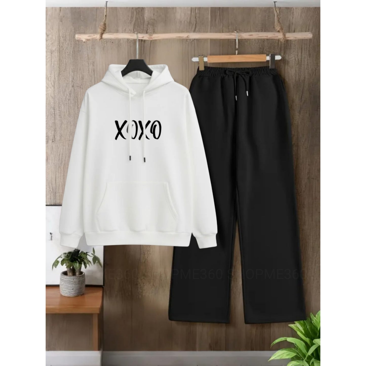WHITE HOODIE XOXO-BLACK FLAPPER